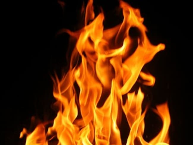 Violan y queman viva a una mujer discapacitada en la India