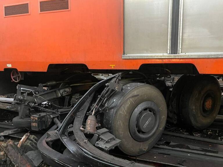 Vagón del Metro se descarrila en terminal Indios Verdes, Línea 3 | FOTOS