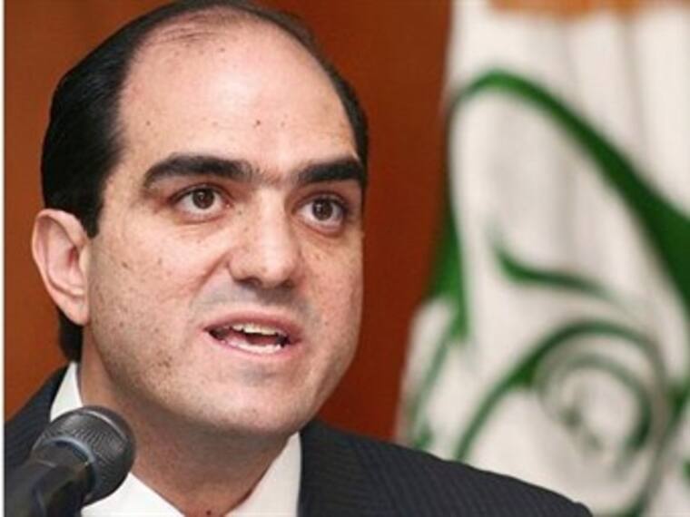 Exigen padres de familia renuncia de Karam