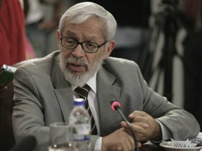 Guardan minuto de silencio en el IFE en memoria de Granados Chapa