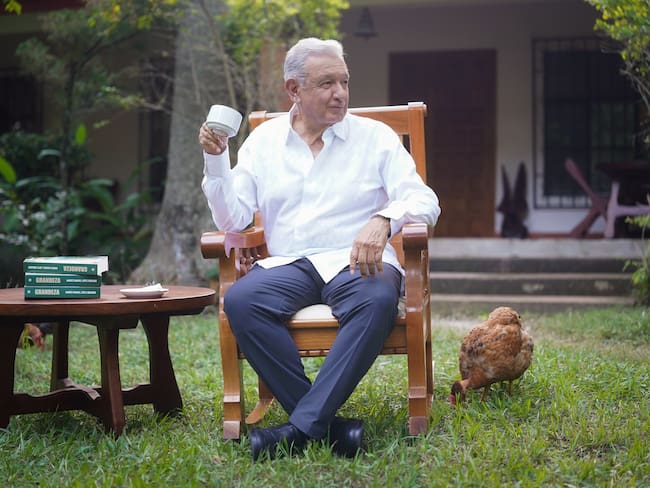 ¡AMLO reaparece! Presenta su nuevo libro “¡Grandeza!|VIDEO