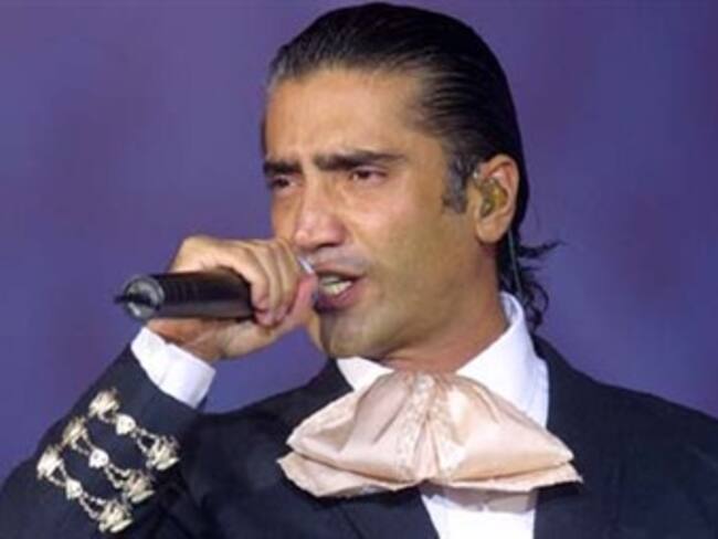 Recibe Alejandro Fernández cuádruple Disco de Platino por 'Dos mundos'