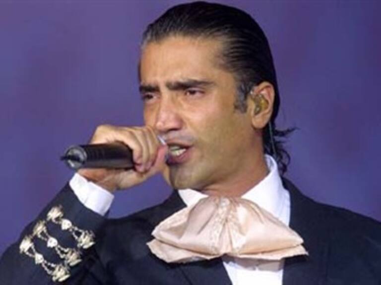 Recibe Alejandro Fernández cuádruple Disco de Platino por 'Dos mundos'