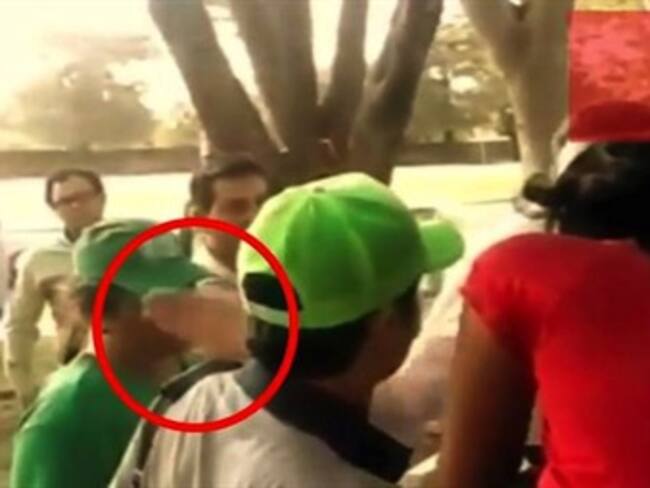 Cachetea Manuel Velasco a su asistente