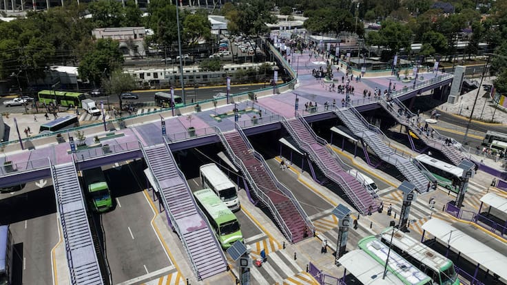 Clara Brugada defiende pintura morada en puentes y asfalto de CDMX ante críticas
