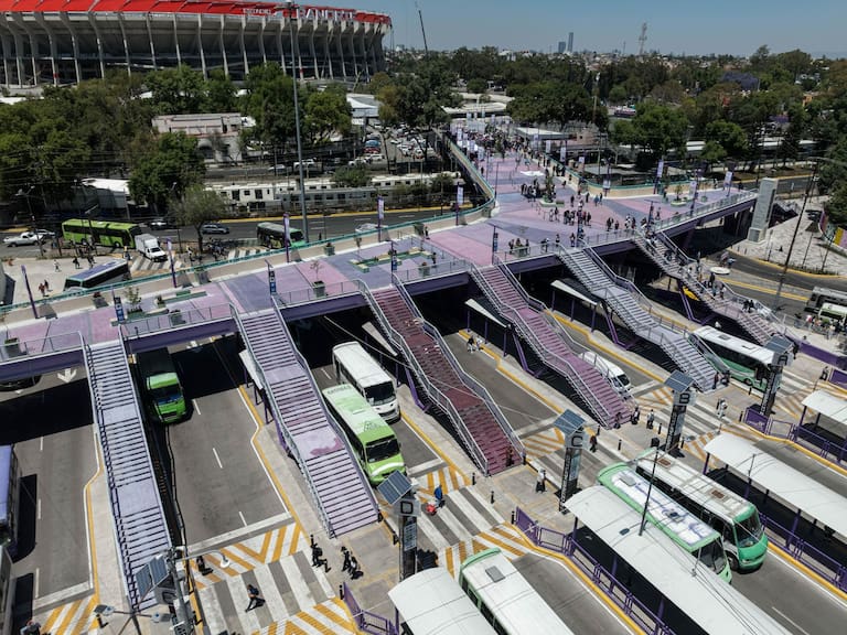 Clara Brugada defiende pintura morada en puentes y asfalto de CDMX ante críticas