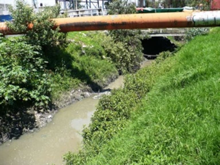 Basura, principal factor de inundaciones en el canal de Chalco: CONAGUA
