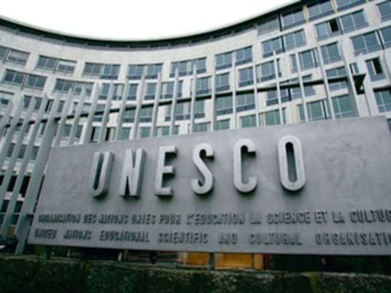 Unesco ofrece ayuda a Chile tras estragos de sismo e incendio
