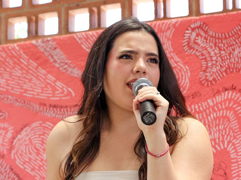 ¿Camila Fernández será multada por entonar mal el himno nacional?