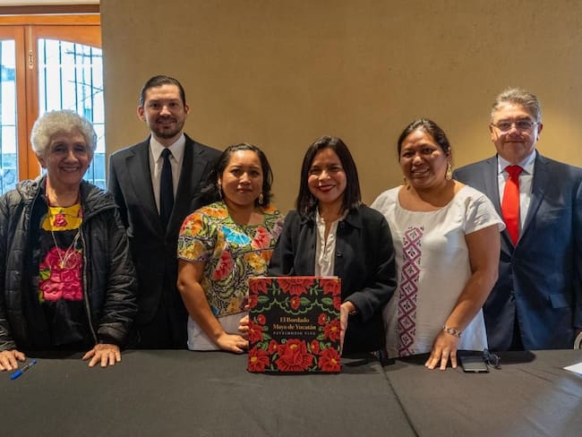 Presentan libro “El bordado maya de Yucatán: patrimonio vivo” en Original México
