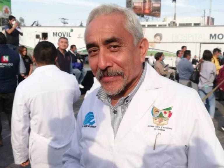 Cesan a director del Hospital de Pachuca por vacunar a dirigente sindical