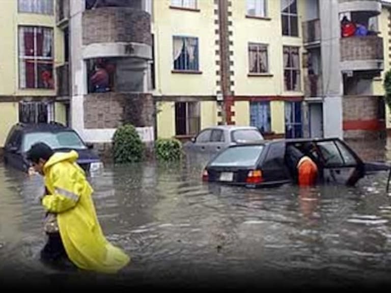 Condona GDF agua y predial a afectados por inundaciones