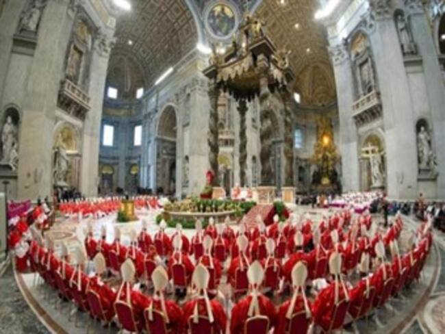 Continúan cardenales con votaciones en Cónclave