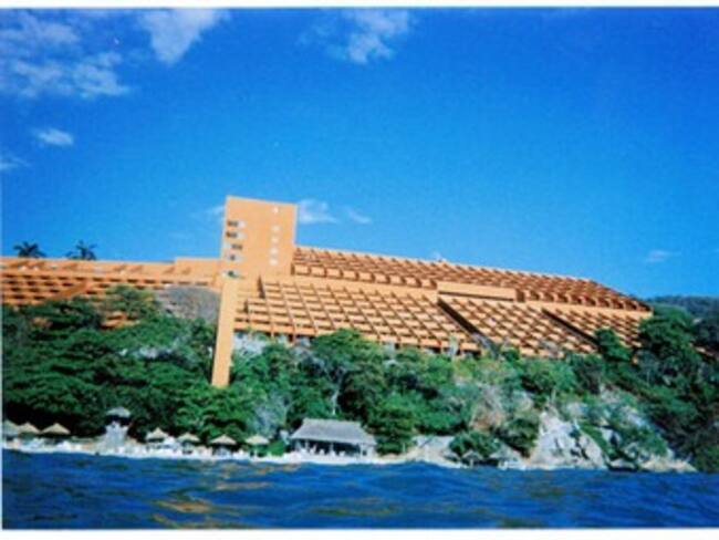 Encuentran en hotel de Ixtapa Zihuatanejo tres personas sin vida