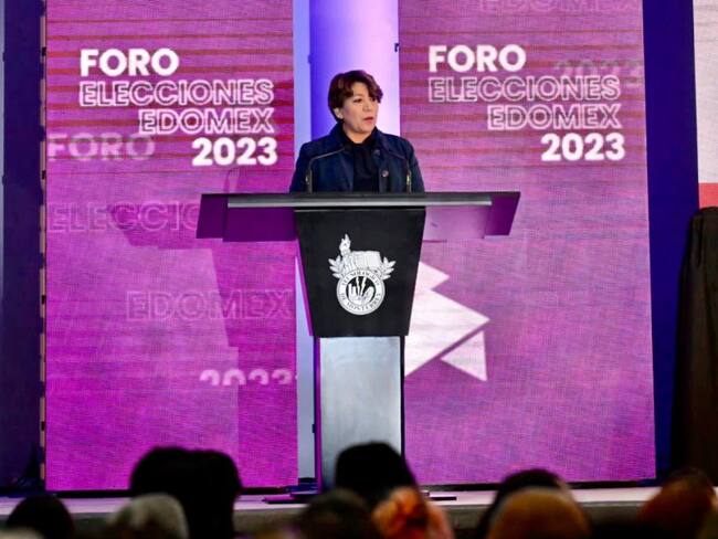 Delfina Gómez presenta sus propuestas a la comunidad estudiantil