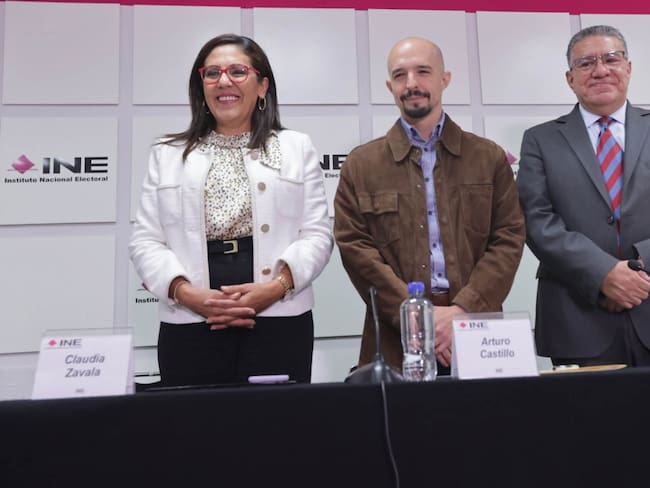 INE y SRE firman acuerdo para facilitar credencialización fuera de México