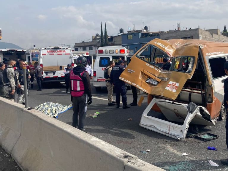 Vuelca combi en la autopista México-Puebla; hay un muerto y 16 heridos