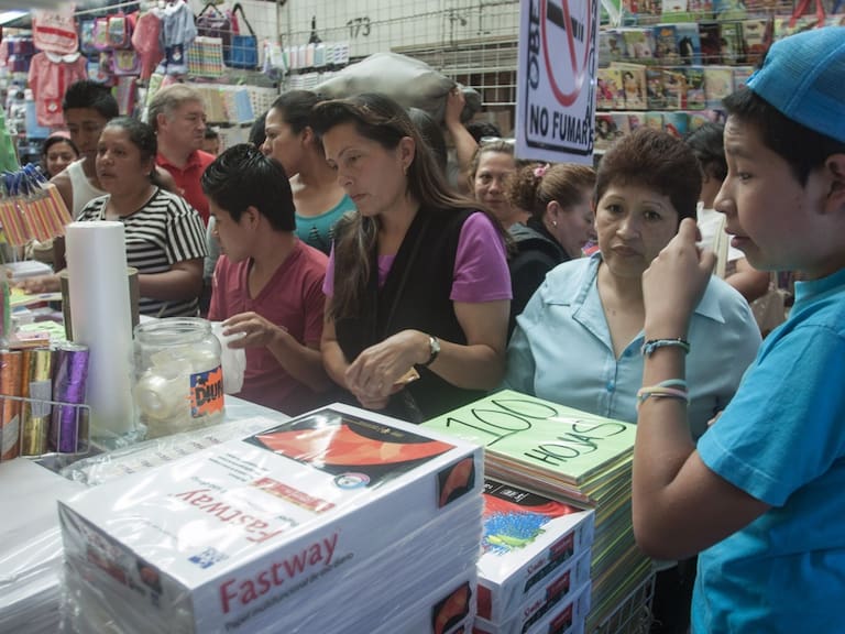 El gasto promedio por estudiante de educación básica para este regreso a clases será de 6 mil 44 pesos, lo que representa un incremento cercano al 7% respecto al ciclo escolar anterior. FOTO: RODOLFO ANGULO /CUARTOSCURO.COM