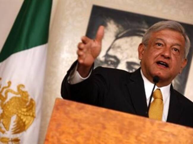 Insiste AMLO en críticas a Peña Nieto y respeto a Vázquez Mota