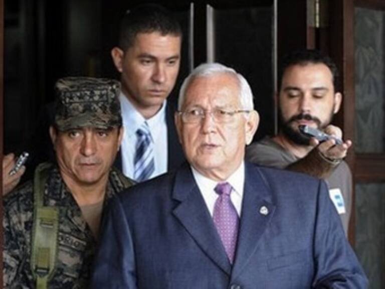 Denuncia Micheletti presión de EU para dimitir