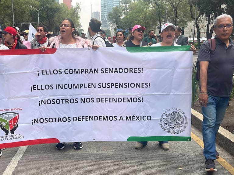 Protestan trabajadores del PJ contra la reforma en la víspera de la votación definitiva