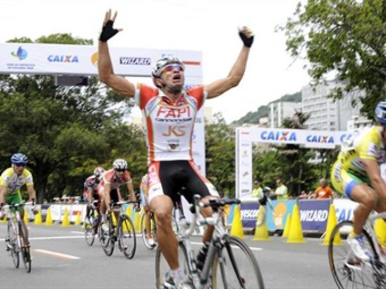 Viene de atrás español Benítez y gana segunda etapa Vuelta Chihuahua