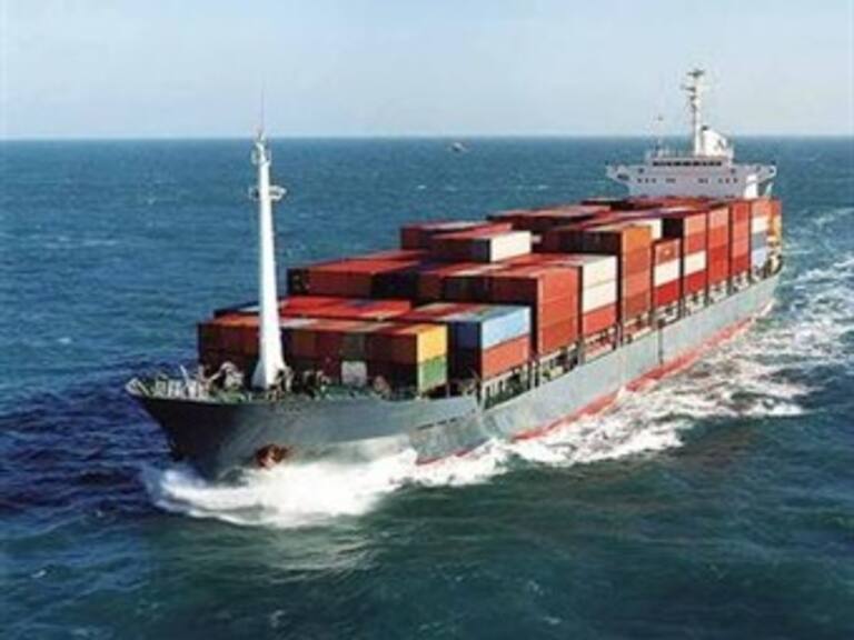 Naufraga carguero con ácido sulfúrico en el río Rin en Alemania