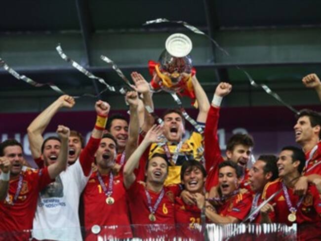 Arriba la “Furia roja” a España con el título de la Euro