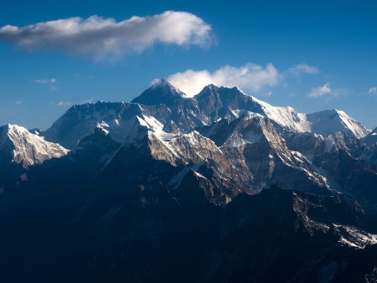 Toman fotografía histórica del Monte Everest a cientos de kilómetros