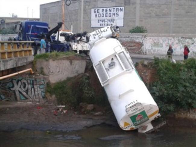 Vuelca pipa en Naucalpan