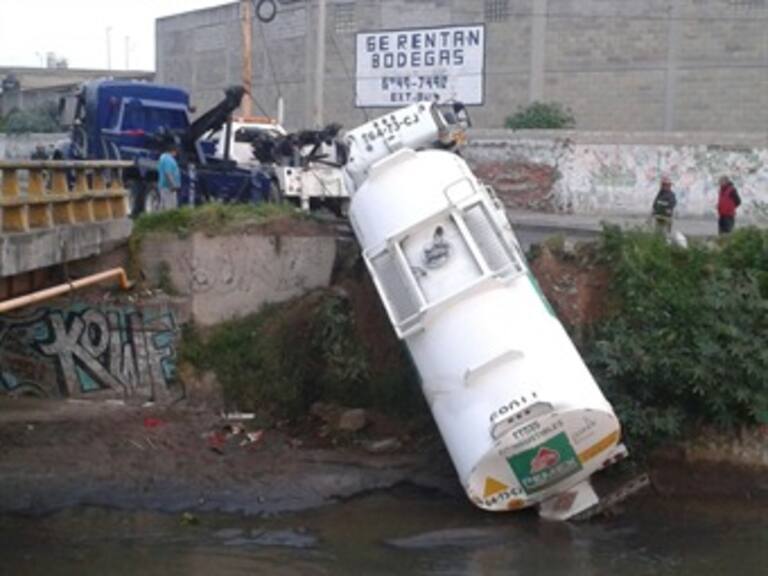 Vuelca pipa en Naucalpan