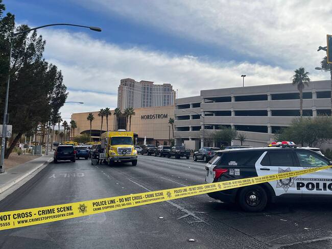 Estalla Cibertruck frente a hotel de Trump en Las Vegas