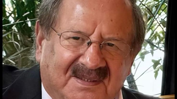 Muere Marco Tolama, voz emblemática del automovilismo en México