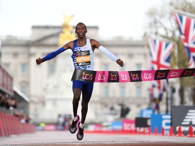 Fallece Kelvin Kiptum, atleta keniano maratonista y campeón de un récord mundial 