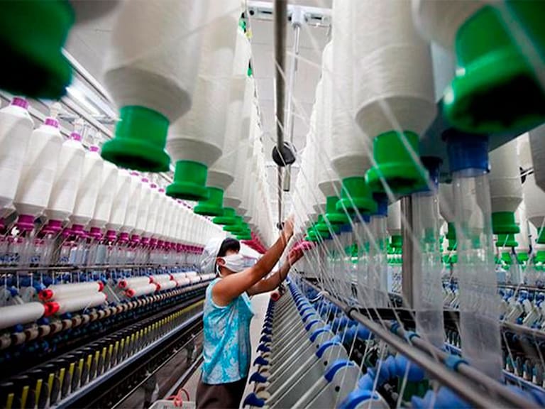 El sector textil va por freno a piratería, destacando su papel en la economía mexicana con más de un millón de empleos y se alista para la revisión del T-MEC.