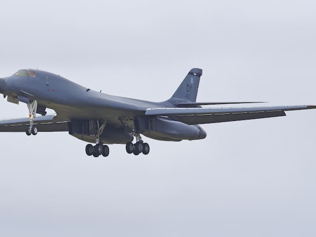 Bombarderos de Estados Unidos abandonan base militar en Reino Unido: qué tiene que ver la amenaza vinculada a Irán
