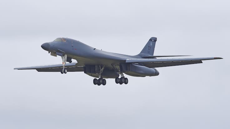 Bombarderos de Estados Unidos abandonan base militar en Reino Unido: qué tiene que ver la amenaza vinculada a Irán