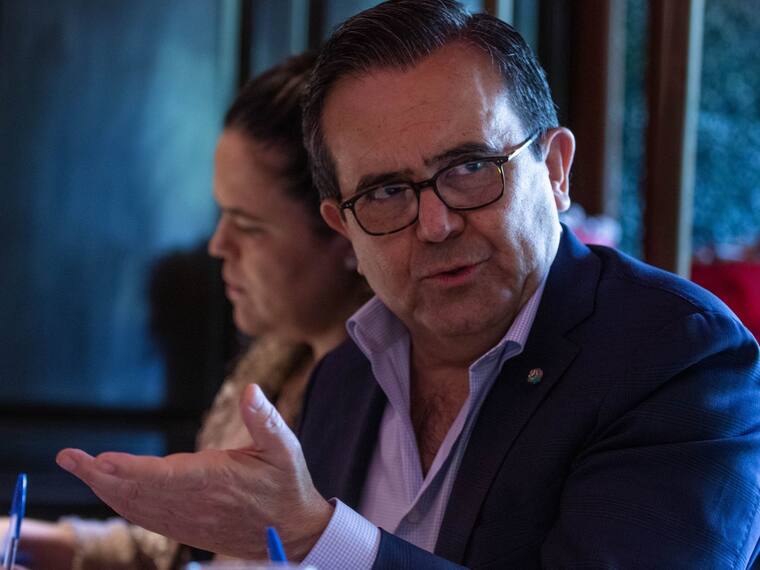 Amenaza y guerra de EEUU por aranceles contra México y Canadá.