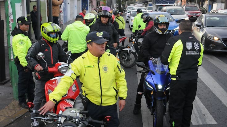 ¿Qué hacer si te detiene un oficial de tránsito? Guía legal para conductores