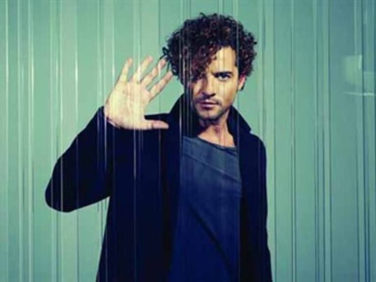 Recibe David Bisbal disco de oro en México