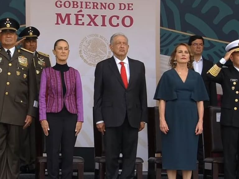 Fuerzas armadas despiden y agradecen a AMLO en Desfile Militar