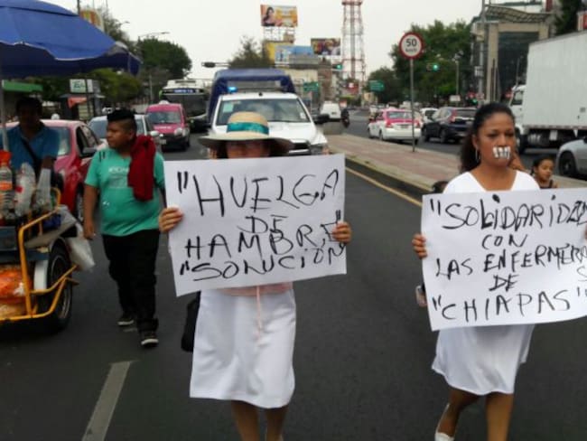 Enfermeras en huelga de hambre se “suturan” la boca