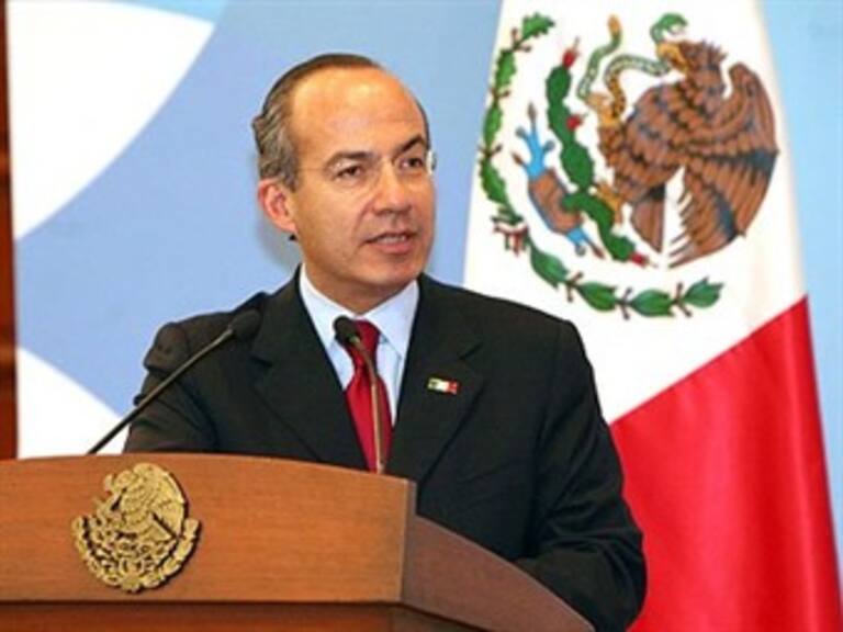 Calderón anuncia 'apagón analógico'