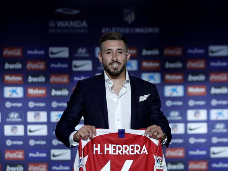 Héctor Herrera encabeza promoción del uniforme del Atlético