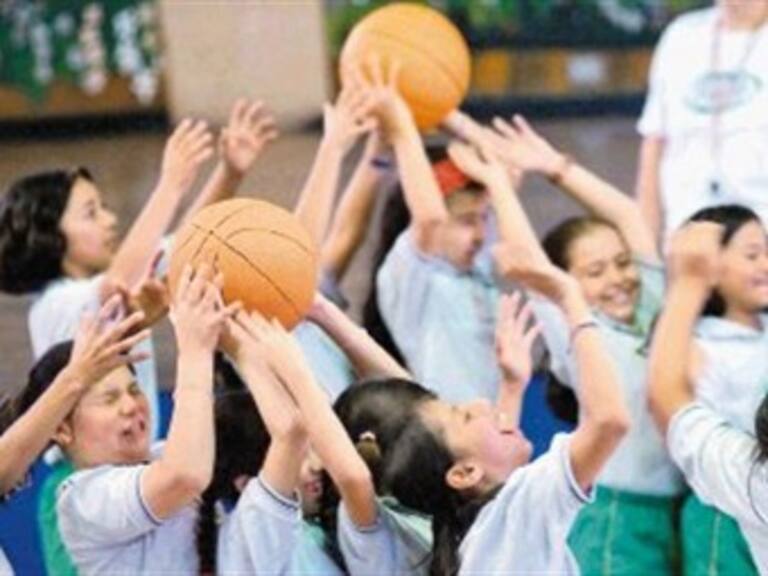 Clases diarias de educación física para combatir obesidad