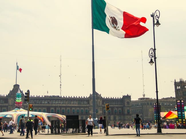 Sheinbaum analiza que el Zócalo cambie su nombre oficial