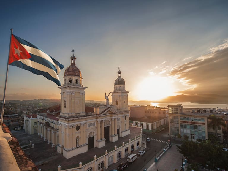 ¿Cómo apoyar Cuba sin que Trump castigue a México con aranceles? El dilema de Sheinbaum