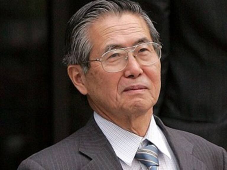 Condenan a Fujimori a 7 años y medio de cárcel por corrupción