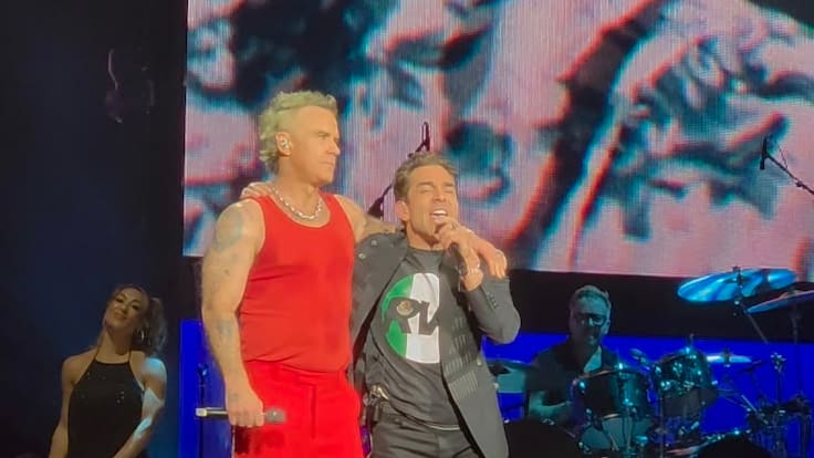 Robbie Williams sorprende en CDMX con Omar Chaparro durante “Better Man”