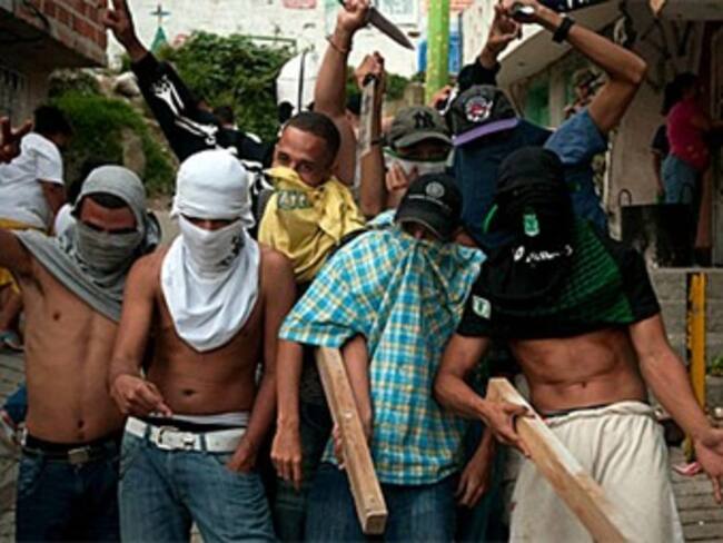 Firman pandilleros de Medellín manifiesto por la vida